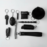 Duży zestaw akcesoriów do samoobrony w kolorze czarnym Duży zestaw akcesoriów do samoobrony w kolorze czarnym